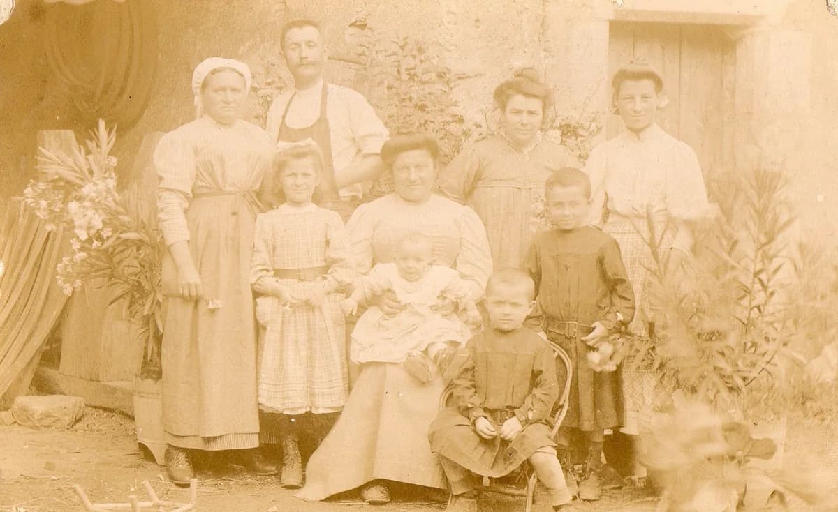 Photo de famille ancienne avant restauration